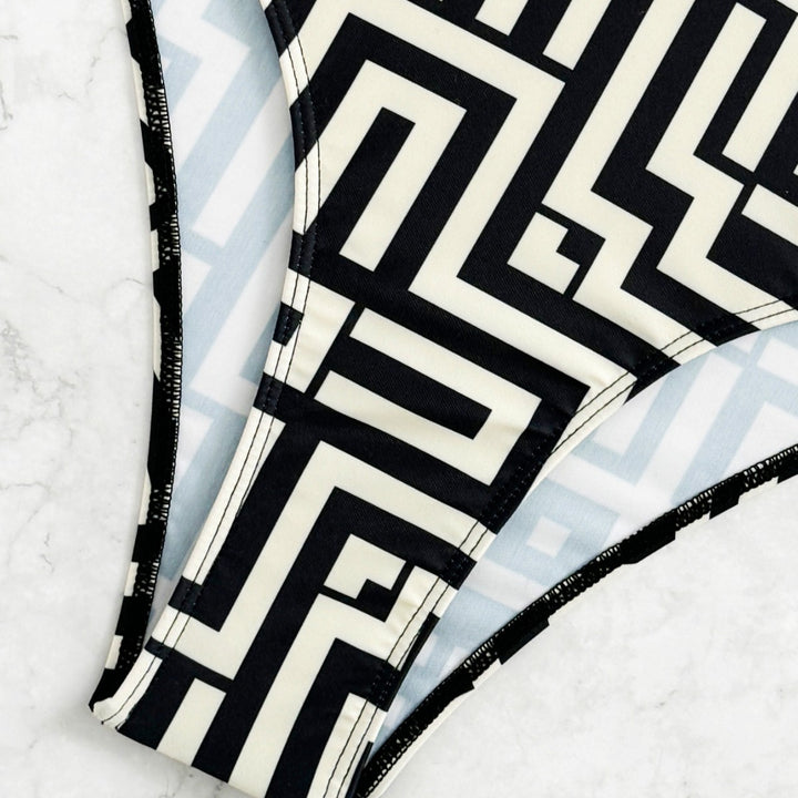 Women One-Piece Swimsuit with Geometric Pattern Mune Fashion