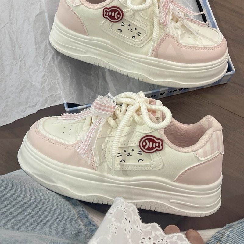 Women Platform Sneakers with playful animal motifs and comfortable sole Mune Fashion
