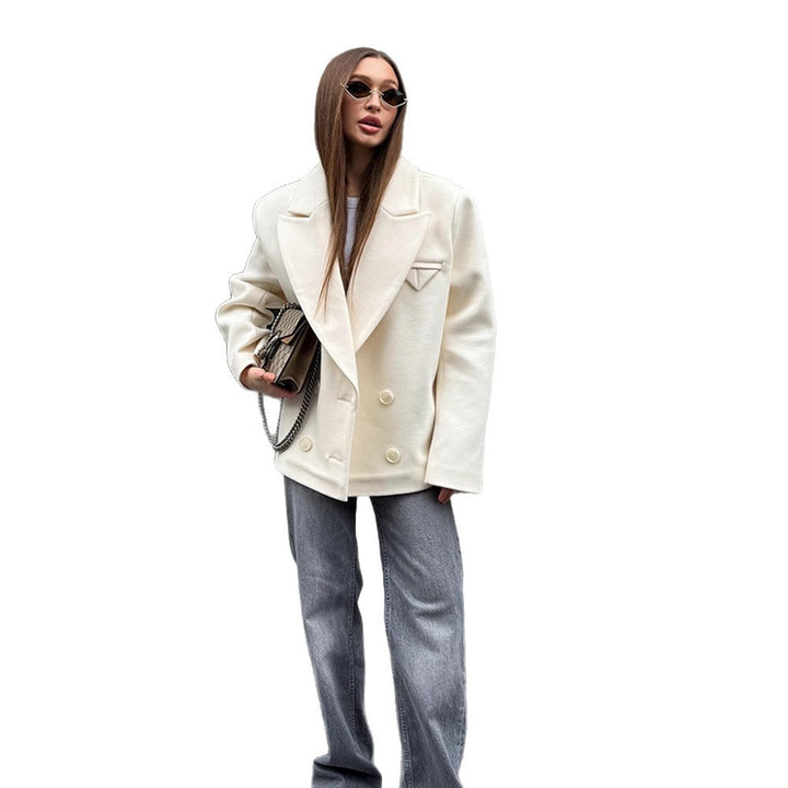 Women's Oversized Double-Breasted Short Blazer in Cocoon Cut made of Wool Blend Mune Fashion