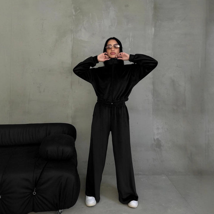 Women's Velvet Loungewear Set with Short Zipper and Gathered Waist Mune Fashion