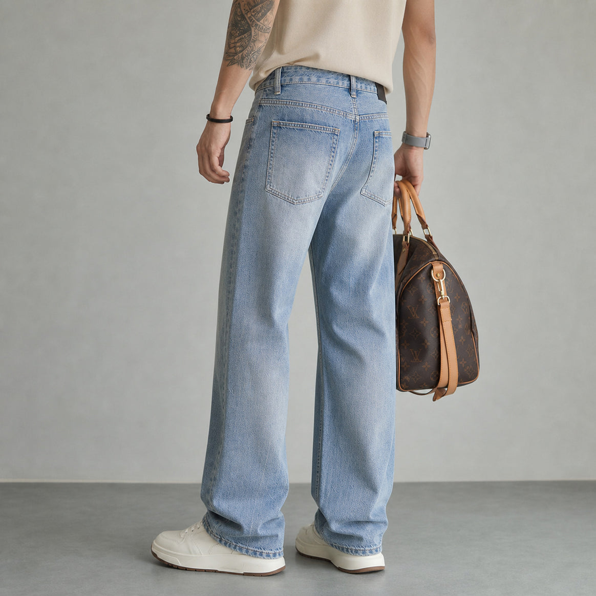 Women Wide High-Waist Denim Jeans with Flared Leg and Vintage Wash Mune Fashion