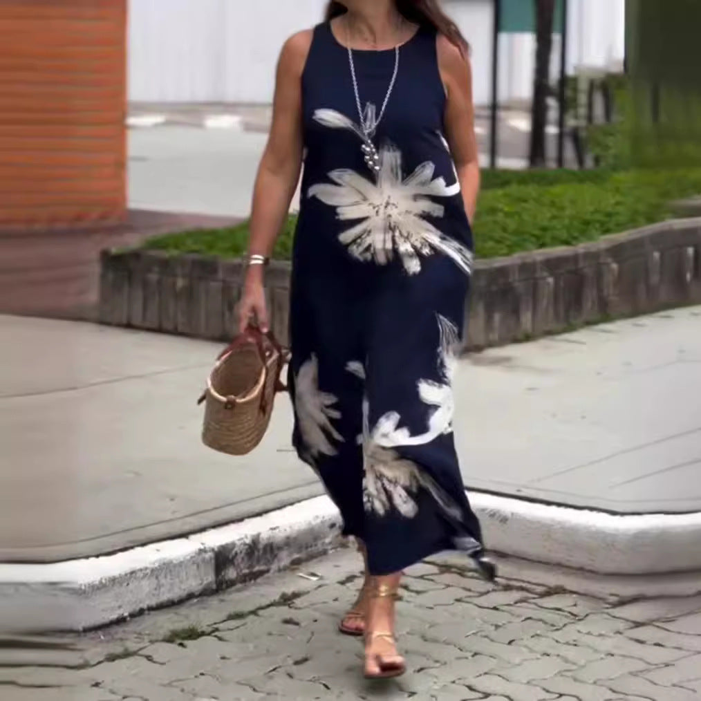 Women sleeveless casual maxi dress made of lightweight jersey with large brush flower pattern and hidden side pockets Mune Fashion