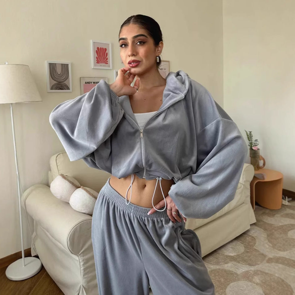 Women's short hoodie lounge set with oversized sleeves and wide jogger pants cut Mune Fashion