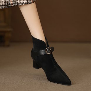 Ladies elegant and chic ankle boots with strap Mune Fashion