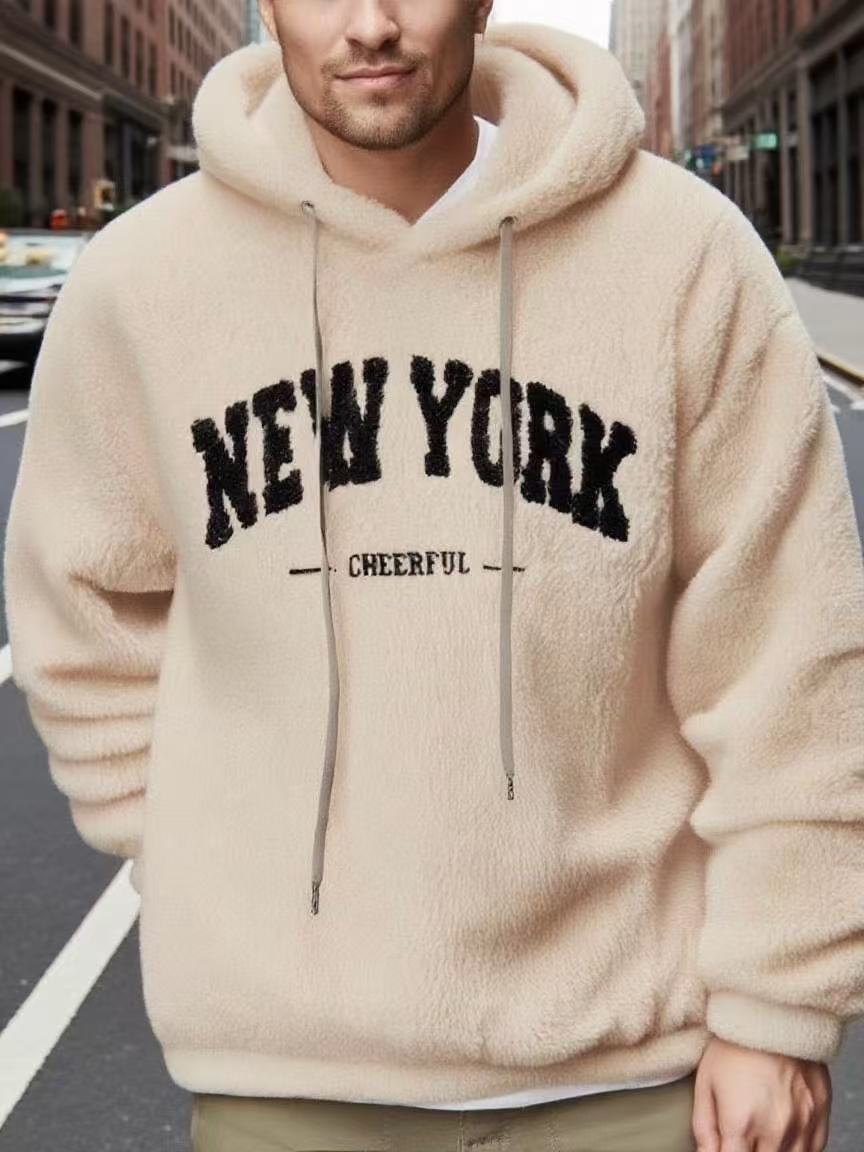 Men's cozy fleece hoodie with relief logo, drawstring and kangaroo pocket Mune Fashion