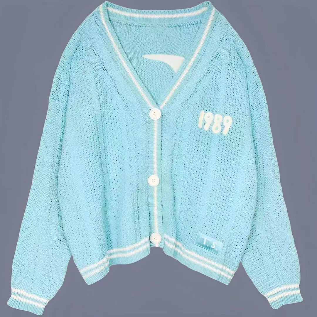 Women's short knitted V-neck cardigan with cable pattern and mother-of-pearl buttons Mune Fashion