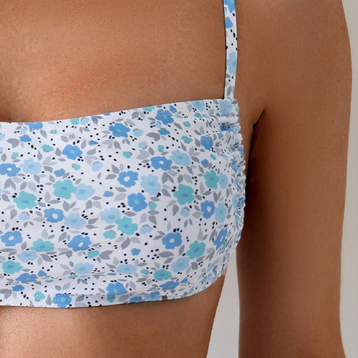 Women's bikini top in a modern crop design with a delicate floral pattern Mune Fashion