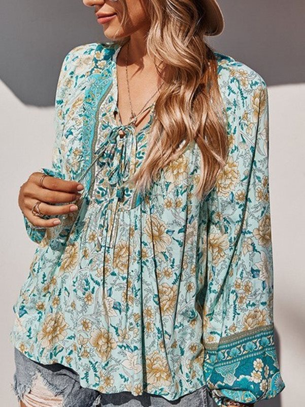 Ladies Boho blouse with floral print, V-neck with tie and pleat details Mune Fashion