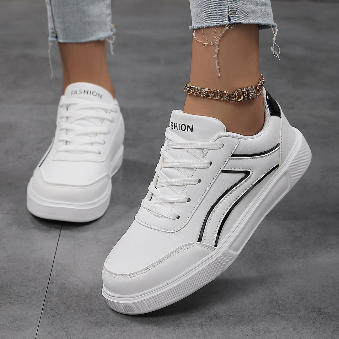 Men's low-cut synthetic leather sneakers with shock-absorbing lightweight foam sole and padded heel cushion Mune Fashion