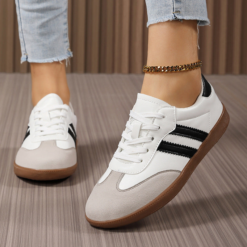 Women's retro running shoe with suede details, contrast stripes, and non-slip rubber outsole Mune Fashion