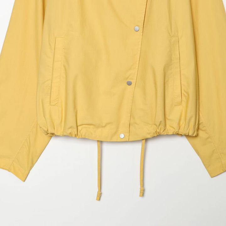 Women's short water-repellent transitional jacket with wide raglan sleeves and drawstring hood