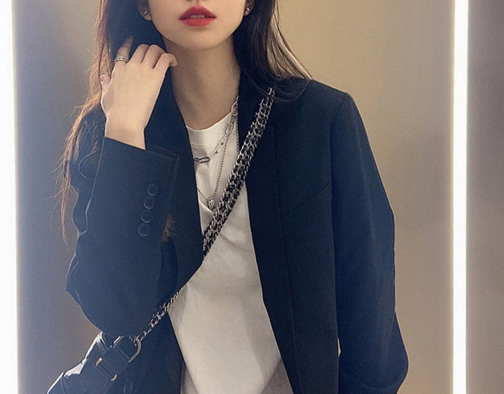 Ladies Elegant Short Blazer with Subtle Structure Mune Fashion