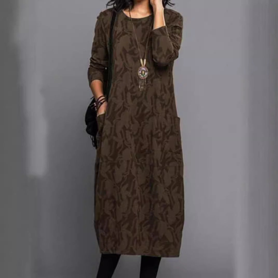 Women's casually cut midi dress made of fine knit with tone-on-tone jacquard, round neckline, and side pockets Mune Fashion