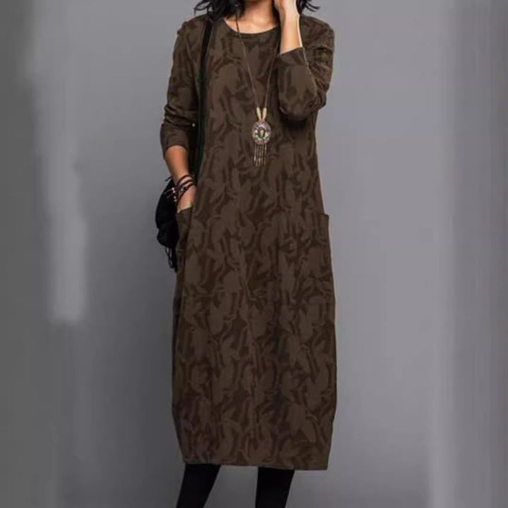 Women's casually cut midi dress made of fine knit with tone-on-tone jacquard, round neckline, and side pockets Mune Fashion