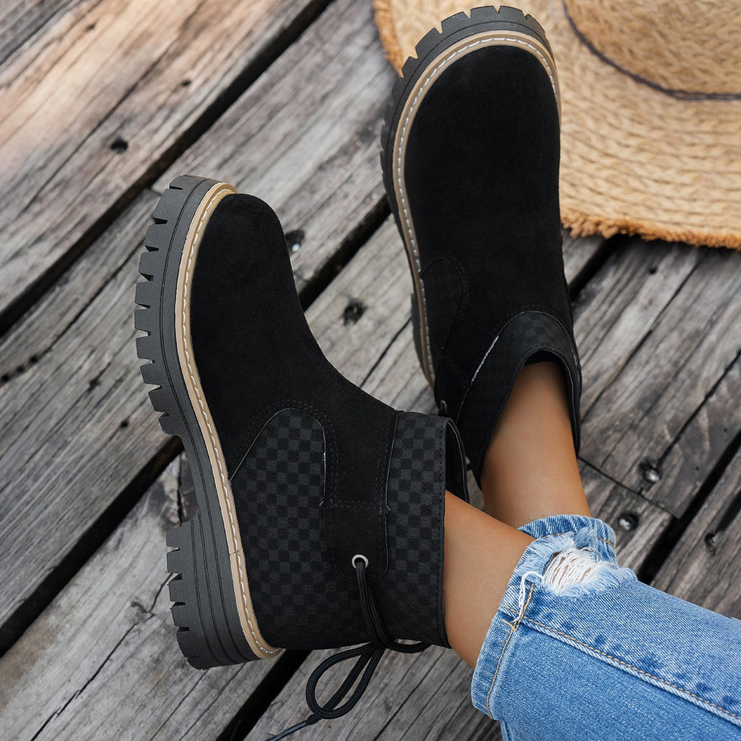 Women's short suede ankle boot with robust profiled sole and padded shaft Mune Fashion