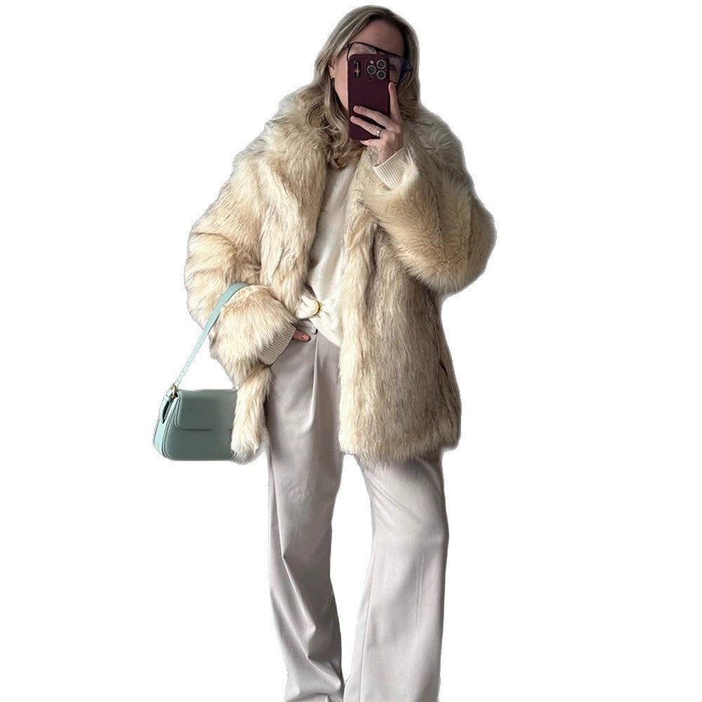 Women short coat made of faux fur with waist belt and voluminous shawl collar Mune Fashion