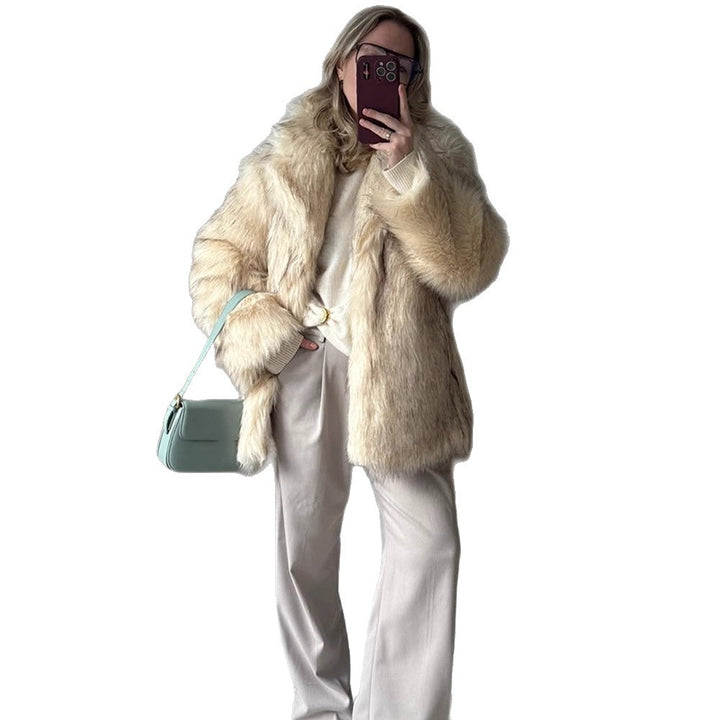 Women short coat made of faux fur with waist belt and voluminous shawl collar Mune Fashion