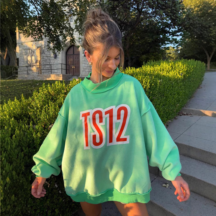 Women's oversized sweatshirt with high collar and eye-catching front print Mune Fashion