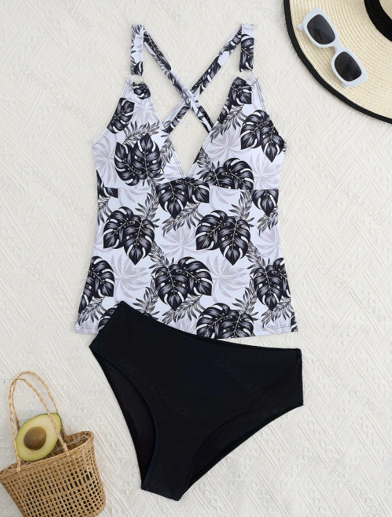 Women's tankini set with floral top and classic bikini bottom Mune Fashion