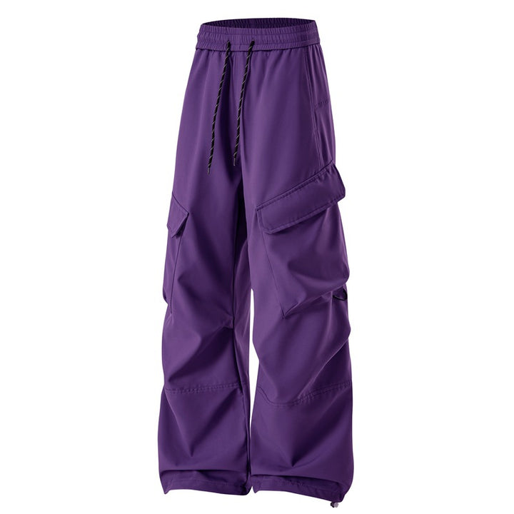 Men's cargo pants with a casual cut and practical pockets