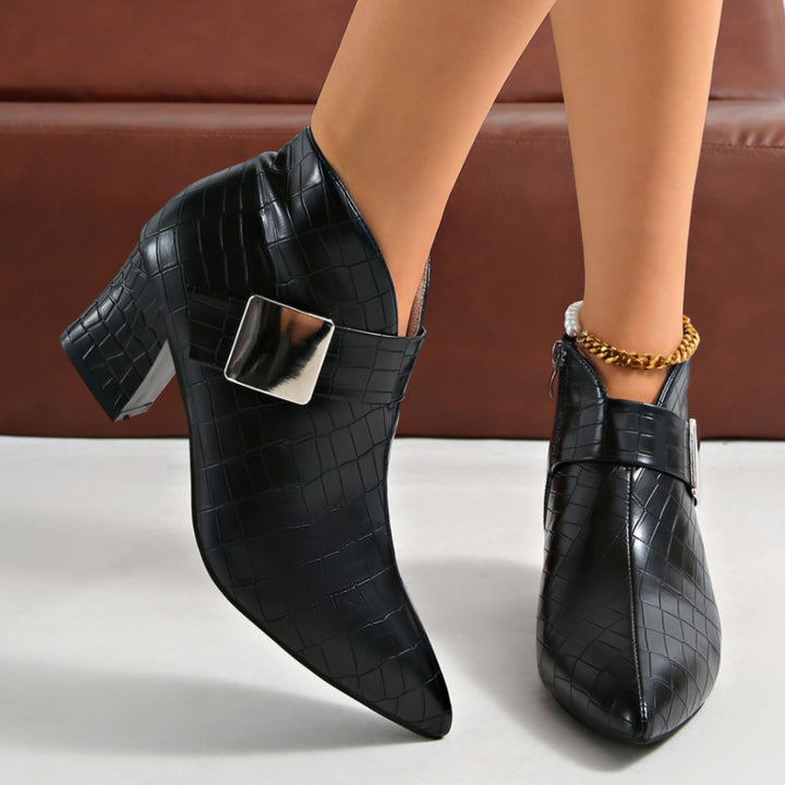 Women's ankle-high ankle boots with crocodile embossing, pointed toe shape and decorative buckle Mune Fashion