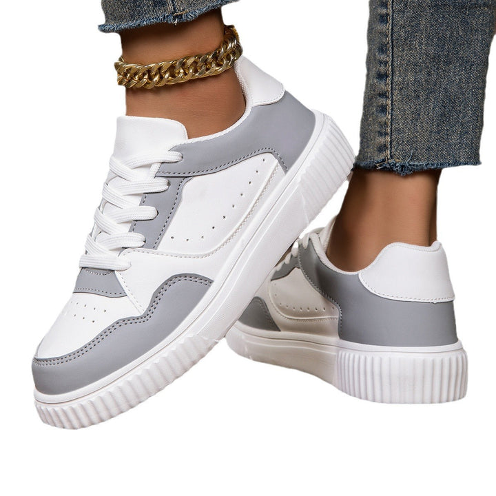 Women low-cut sneakers with ribbed tread, padded collar, and perforated upper material Mune Fashion