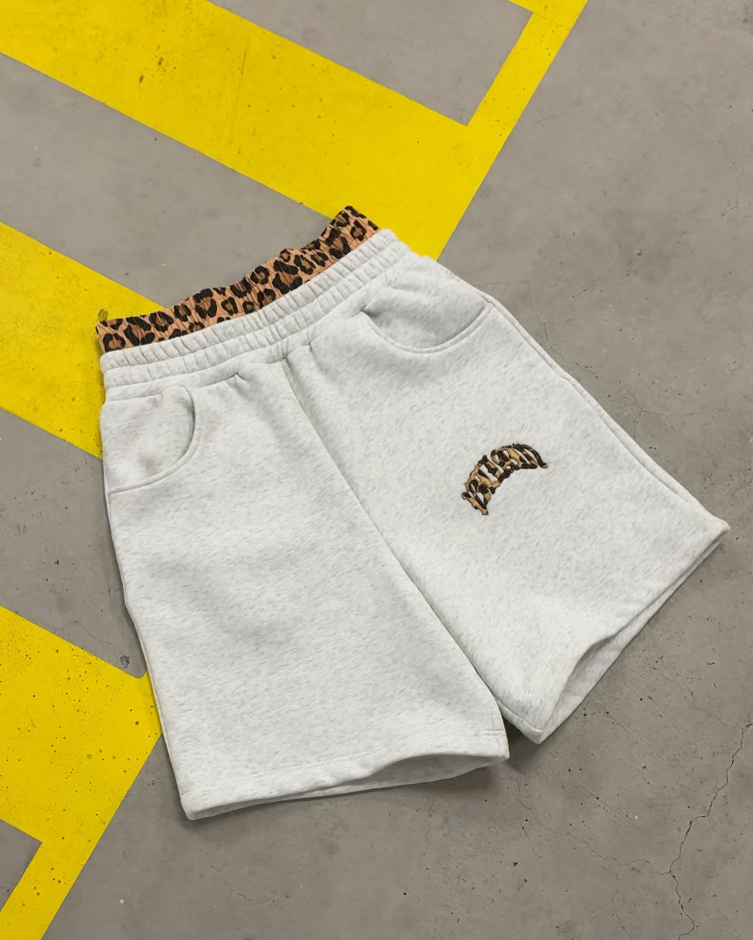 Women's comfortable joggers with flared leg design, elastic Leo waistband, and side pockets Mune Fashion