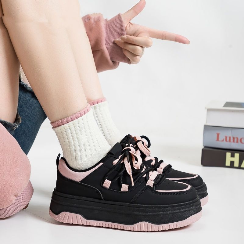 Women's platform sneaker in retro chunky look with two-tone EVA sole layering and padded comfort collar Mune Fashion