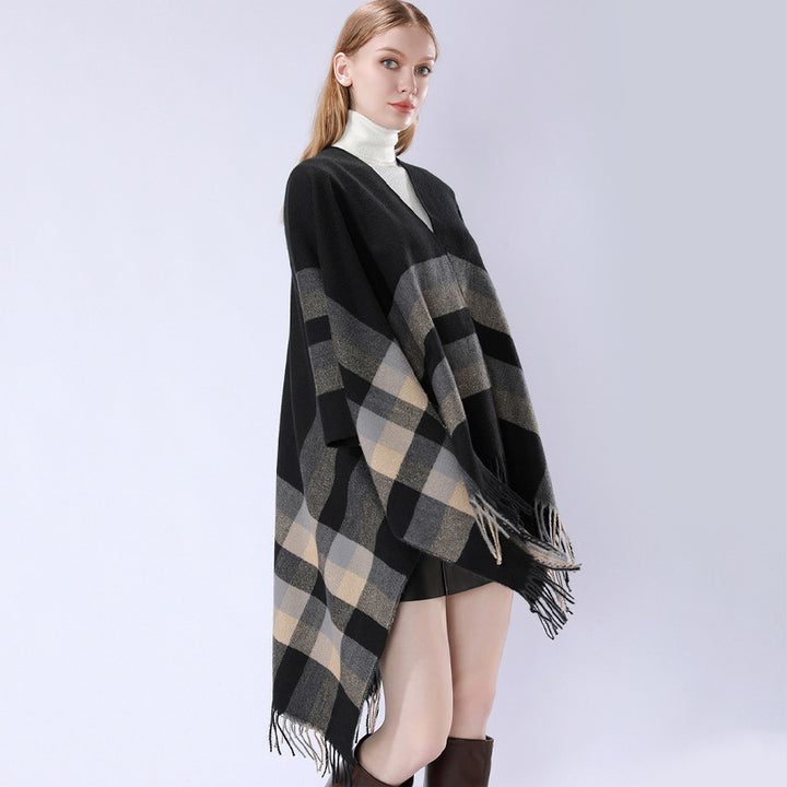 Women's wool blend cape poncho in oversized kimono with check pattern and fringe hem Mune Fashion