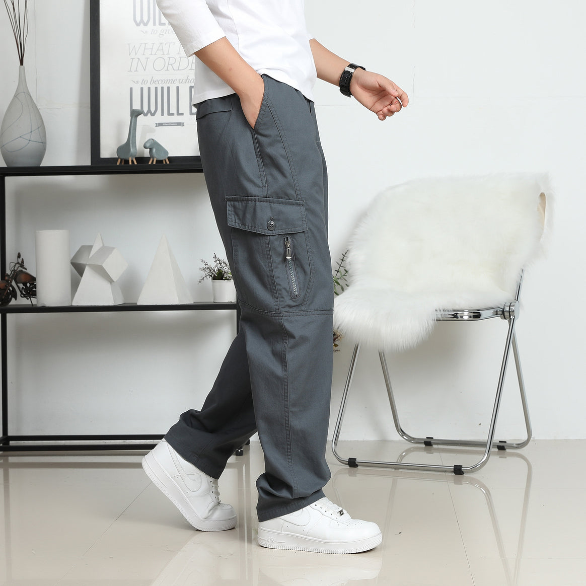 Men's Relaxed-Fit Cargo Pants in Utility Design with Knee Panels & Flap Pockets Mune Fashion