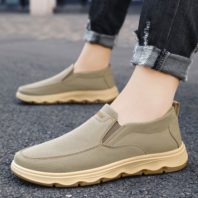 Men's lightweight breathable canvas slip-on casual shoe with elastic entry and cushioned lightweight sole Mune Fashion