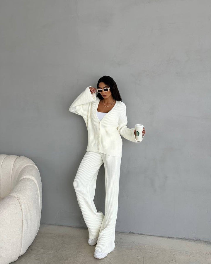 Women's ribbed cardigan with extra-long sleeves and matching high-waisted lounge pants Mune Fashion
