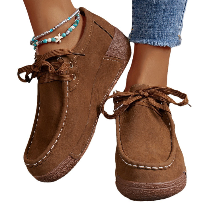 Women moccasin-style platform sneakers with suede texture, decorative hand stitching and cushioning profile sole Mune Fashion