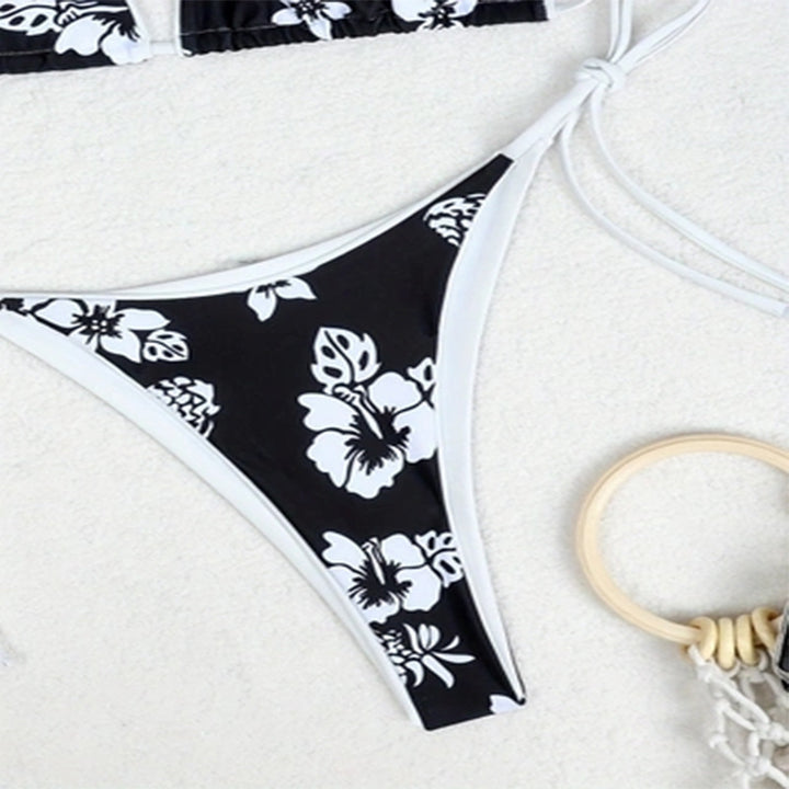 Women's Triangle Bikini with Floral Pattern Mune Fashion