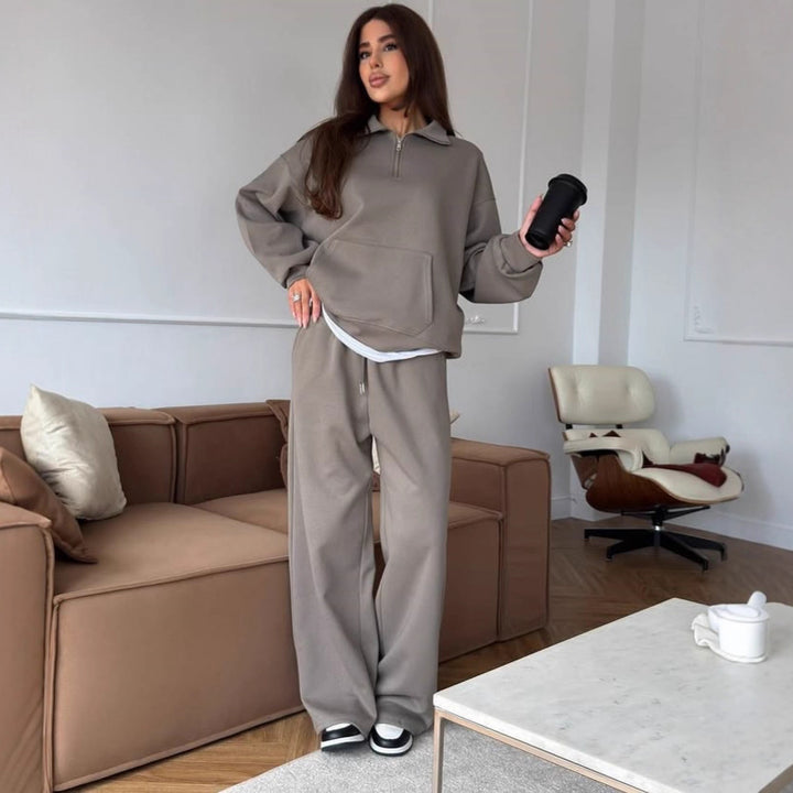 Women nan wide half-zip lounge set with hoodie, kangaroo pocket and flowing wide-leg pants Mune Fashion