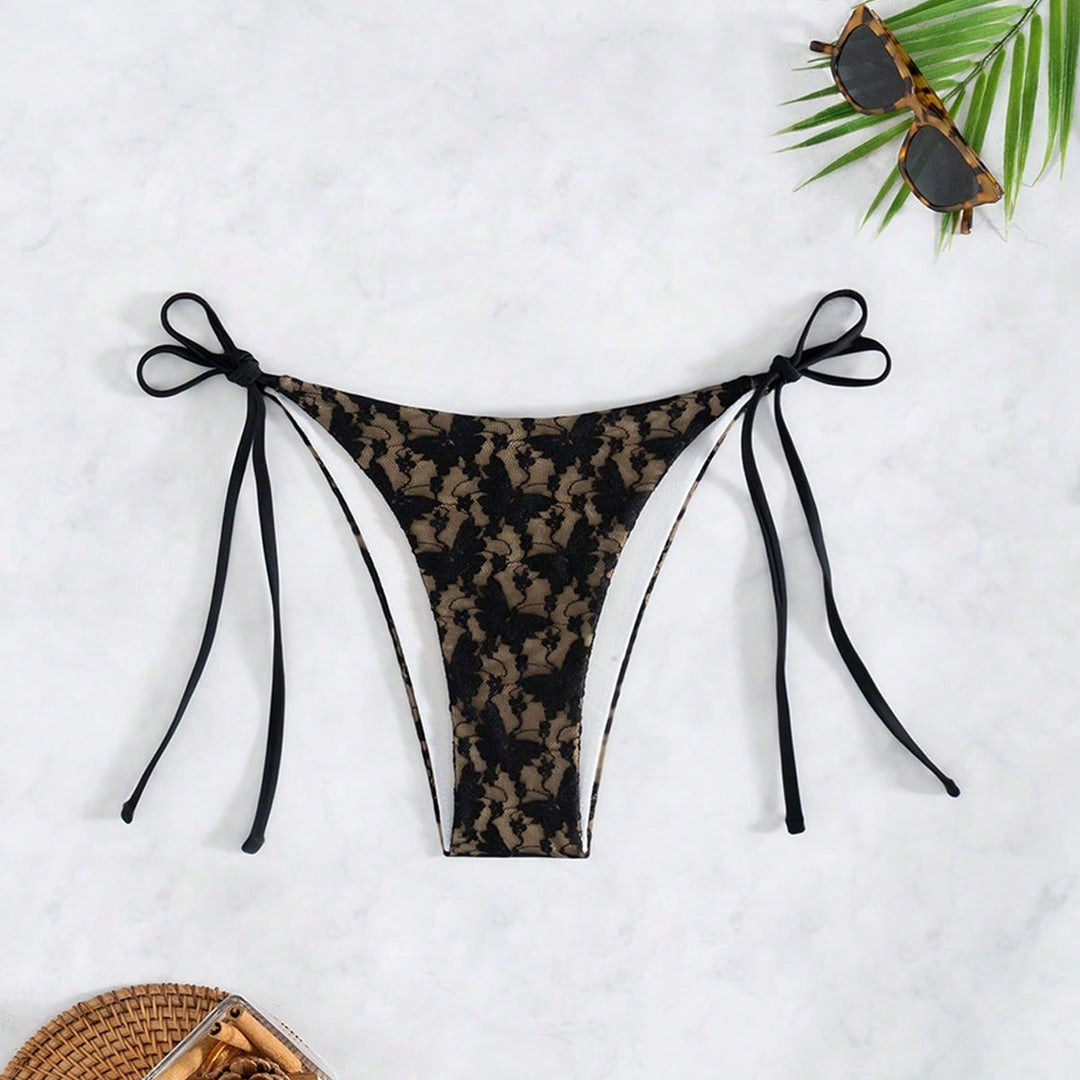 Women's triangle bikini with delicate lace decoration Mune Fashion