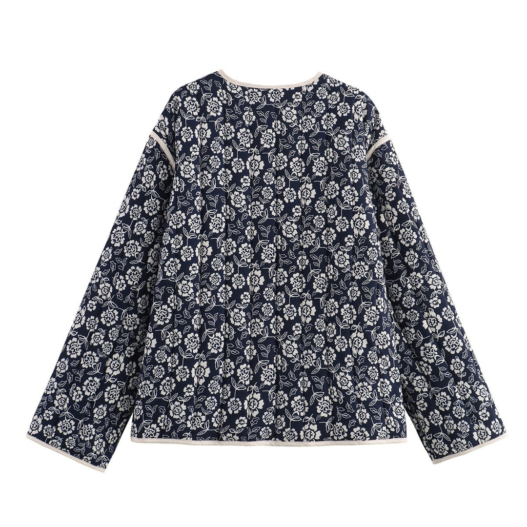 Ladies quilted jacket with floral allover, V-neck, contrast piping and patch pockets Mune Fashion