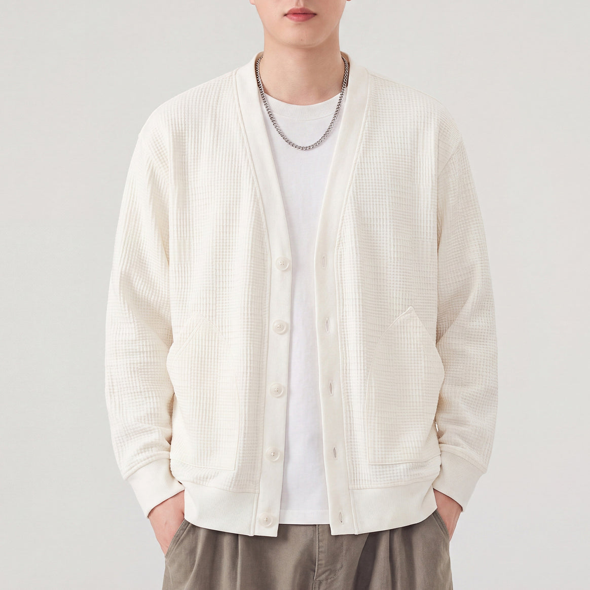 Men's textured knit cardigan with V-neck and patch pockets Mune Fashion
