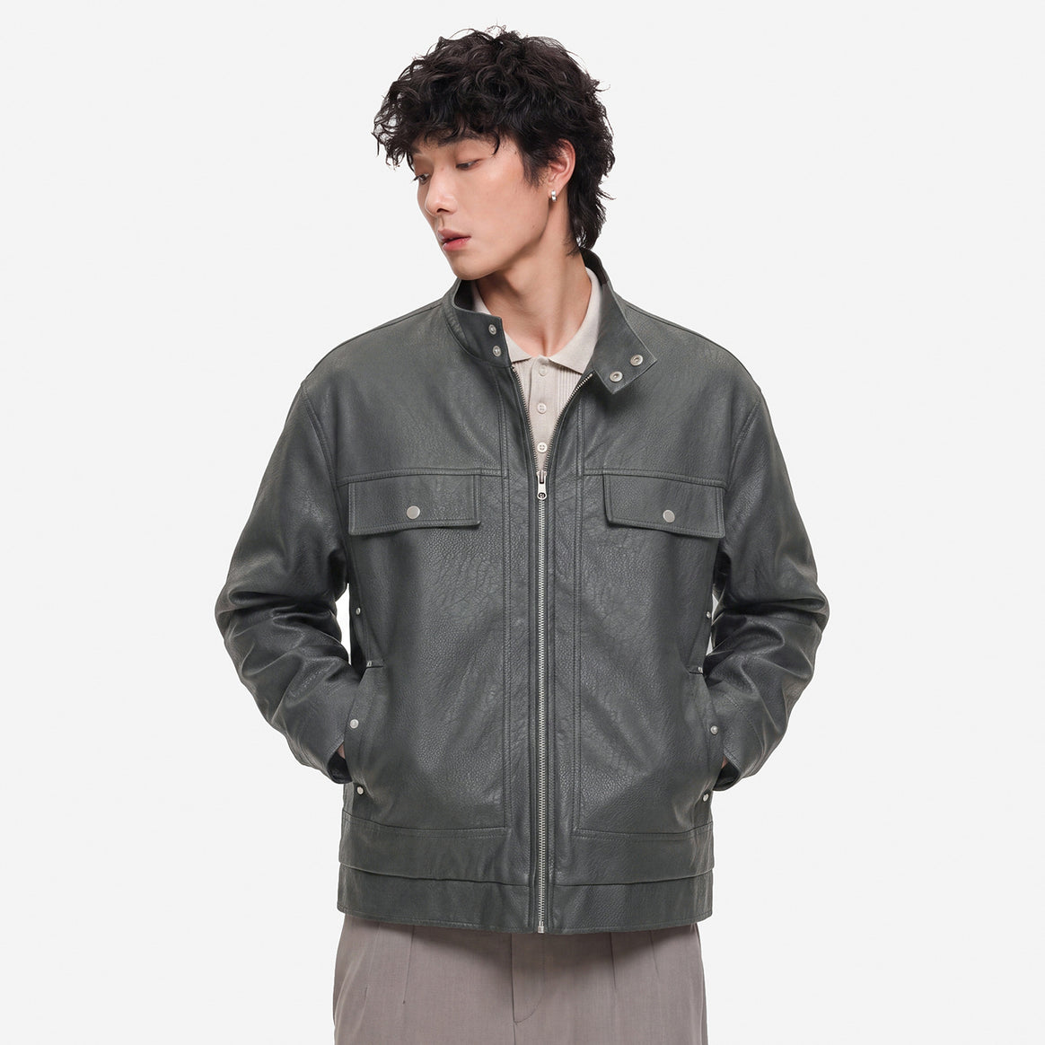 Men's leather jacket in field style with stand-up collar, chest flaps and zipper Mune Fashion