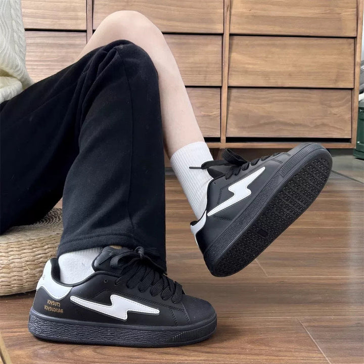 Women's sneakers in sporty design with padded insole Mune Fashion