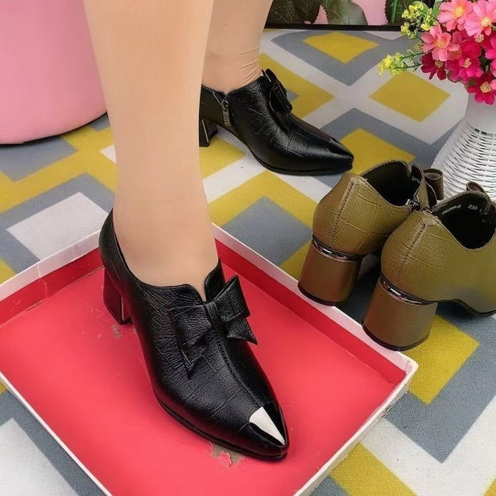 Women's elegant pumps with pointed metal cap, decorative bow, side zipper, and mid-high block heel Mune Fashion