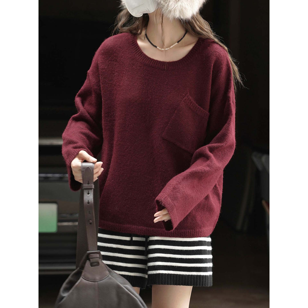 Women's cozy relaxed pullover with diagonally placed pocket Mune Fashion