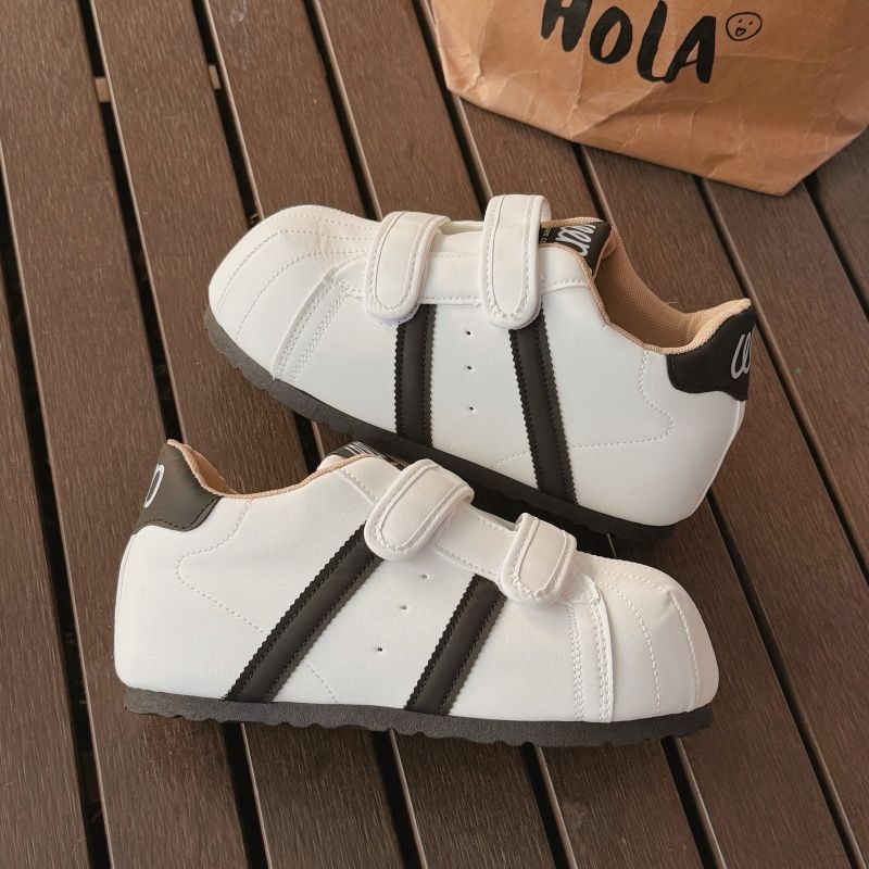 Ladies sneakers with double Velcro closure and padded insole Mune Fashion