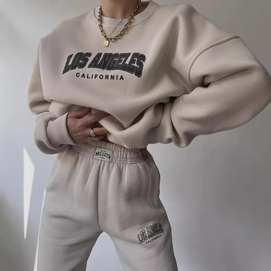 Women Oversized Lounge Set made of cotton fleece with college embroidery and relaxed joggers Mune Fashion