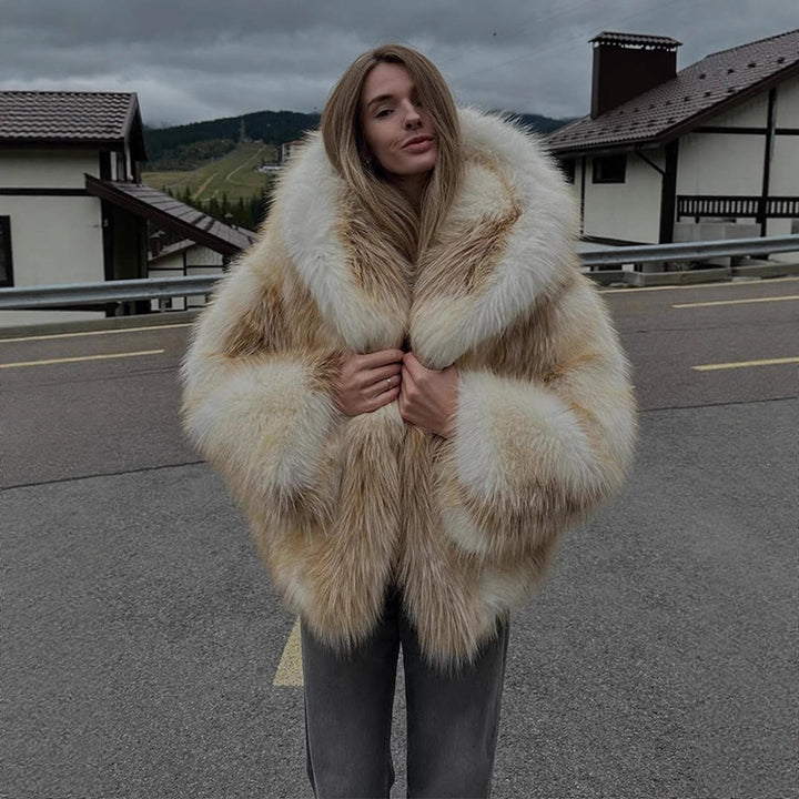 Ladies luxurious short-cut faux fur bomber with voluminous shawl collar and contrasting fur accents Mune Fashion