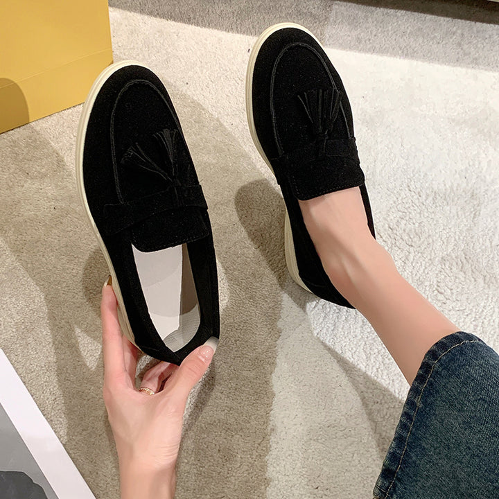 Ladies slippers with tassels made of suede and non-slip rubber sole Mune Fashion