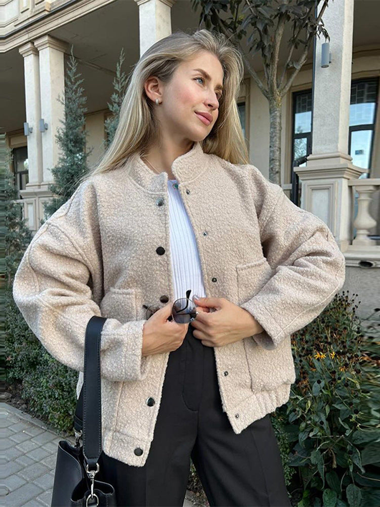 Women's teddy fleece bomber jacket in boxy cut with snap button closure and patch pockets Mune Fashion