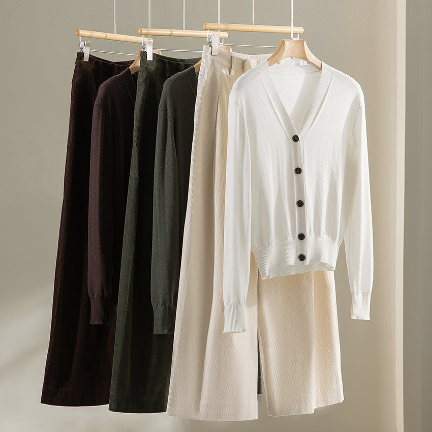 Women's Fine V-Neck Cardigan with Button Placket and Ribbed Hem Mune Fashion