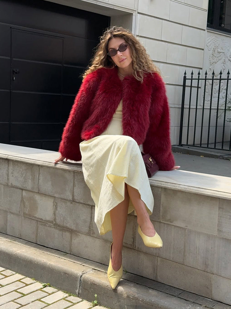 Women's short jacket made of luxurious faux fur with shaggy look and boxy silhouette Mune Fashion