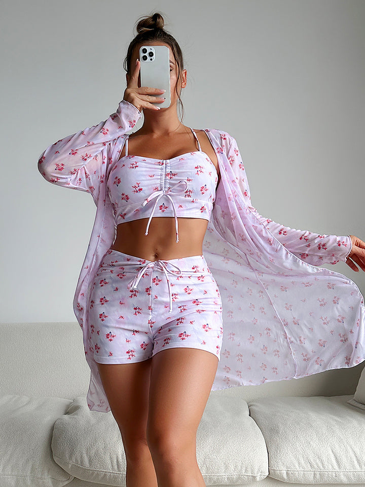 Women's beach look with airy wrap jacket Mune Fashion